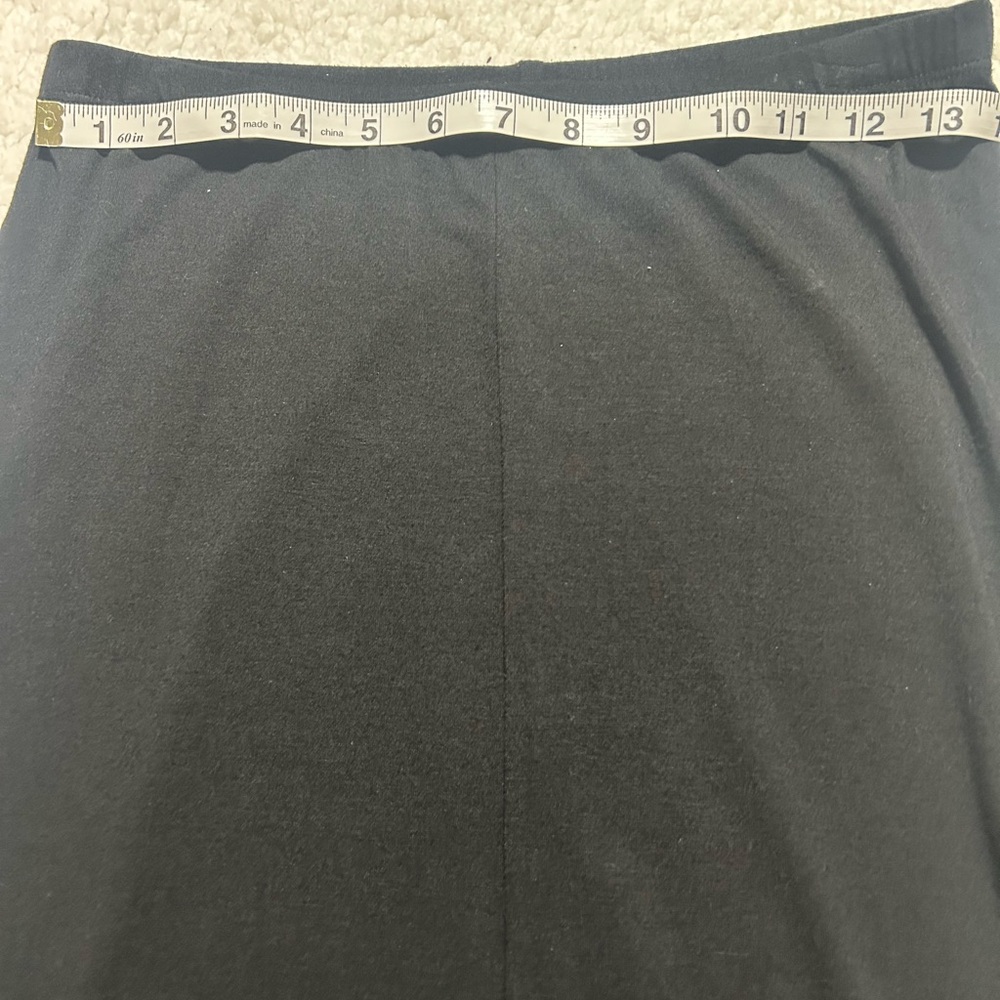 Elegant Black Women's Skirt - Picture 4 of 6